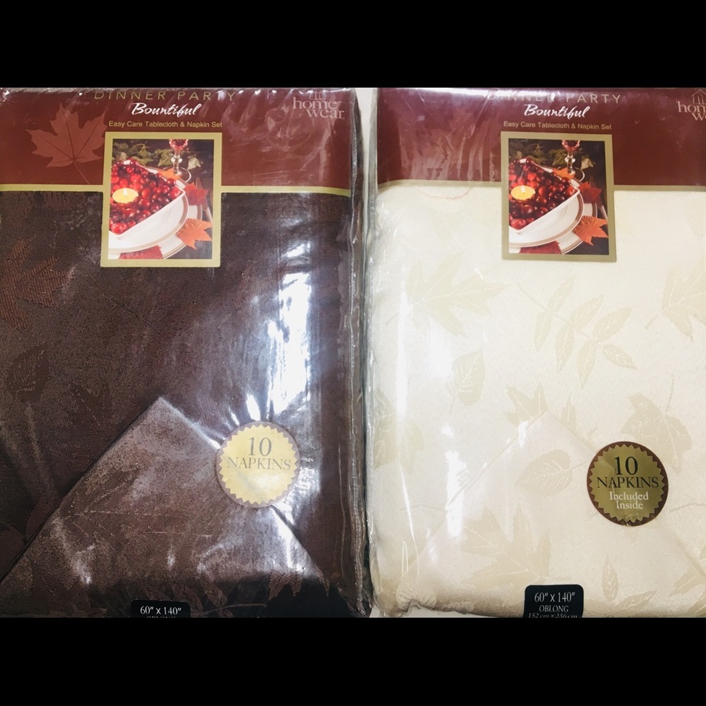 *SOLD*Fall Leaf tablecloth 60x140” with 10 napkins